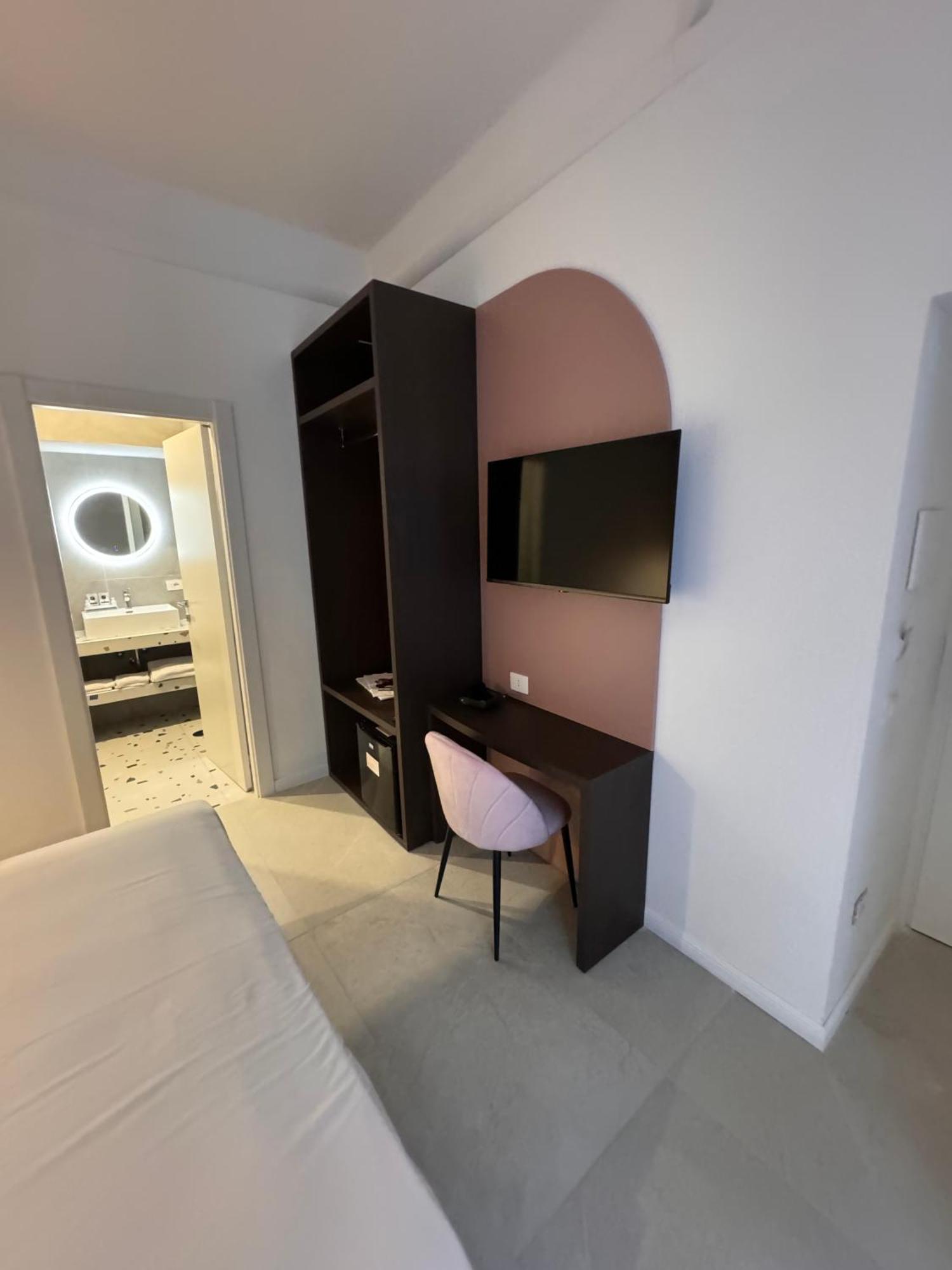 Hotiday Room Collection - Napoli Museo Suite Luaran gambar
