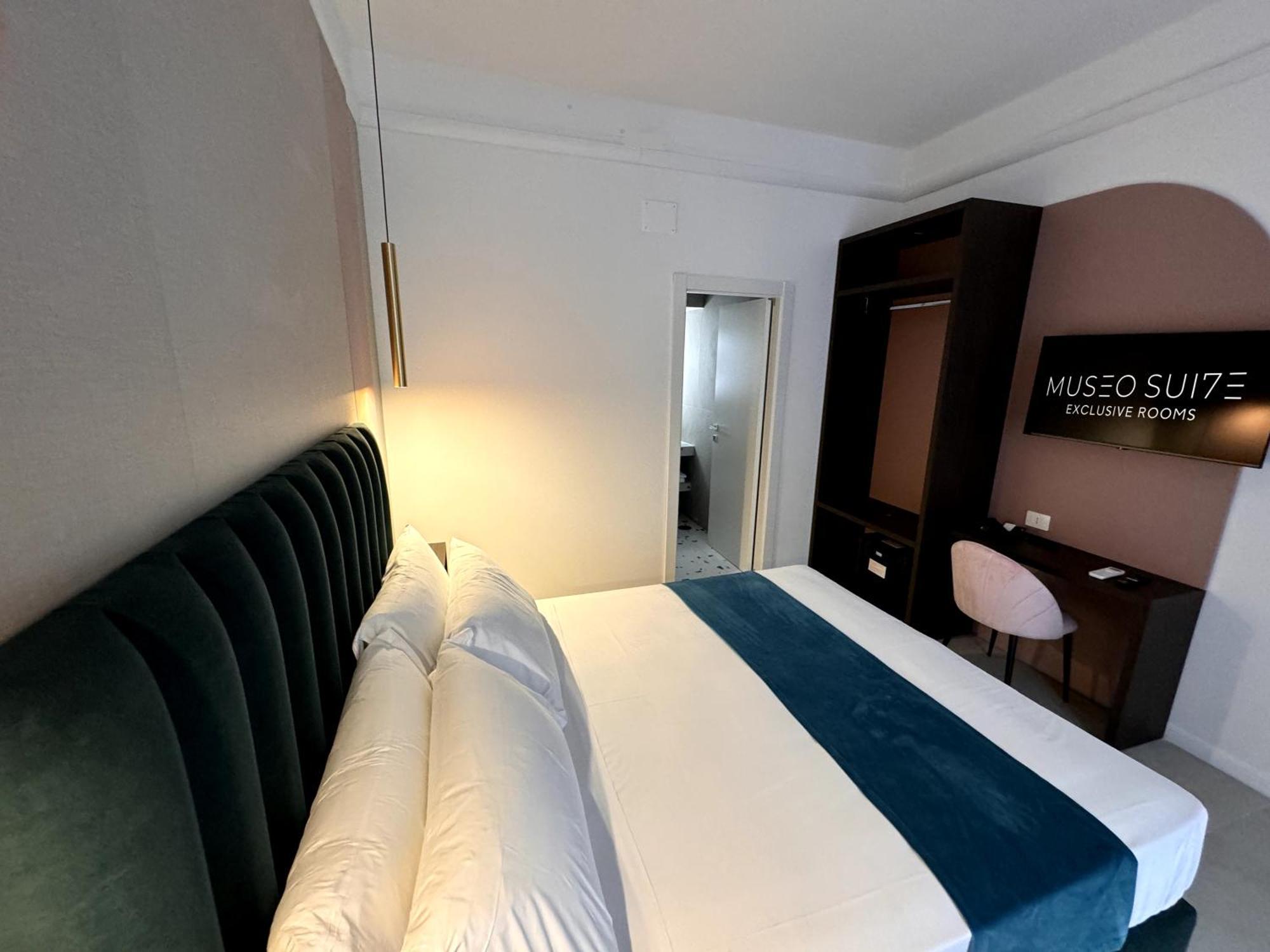 Hotiday Room Collection - Napoli Museo Suite Luaran gambar