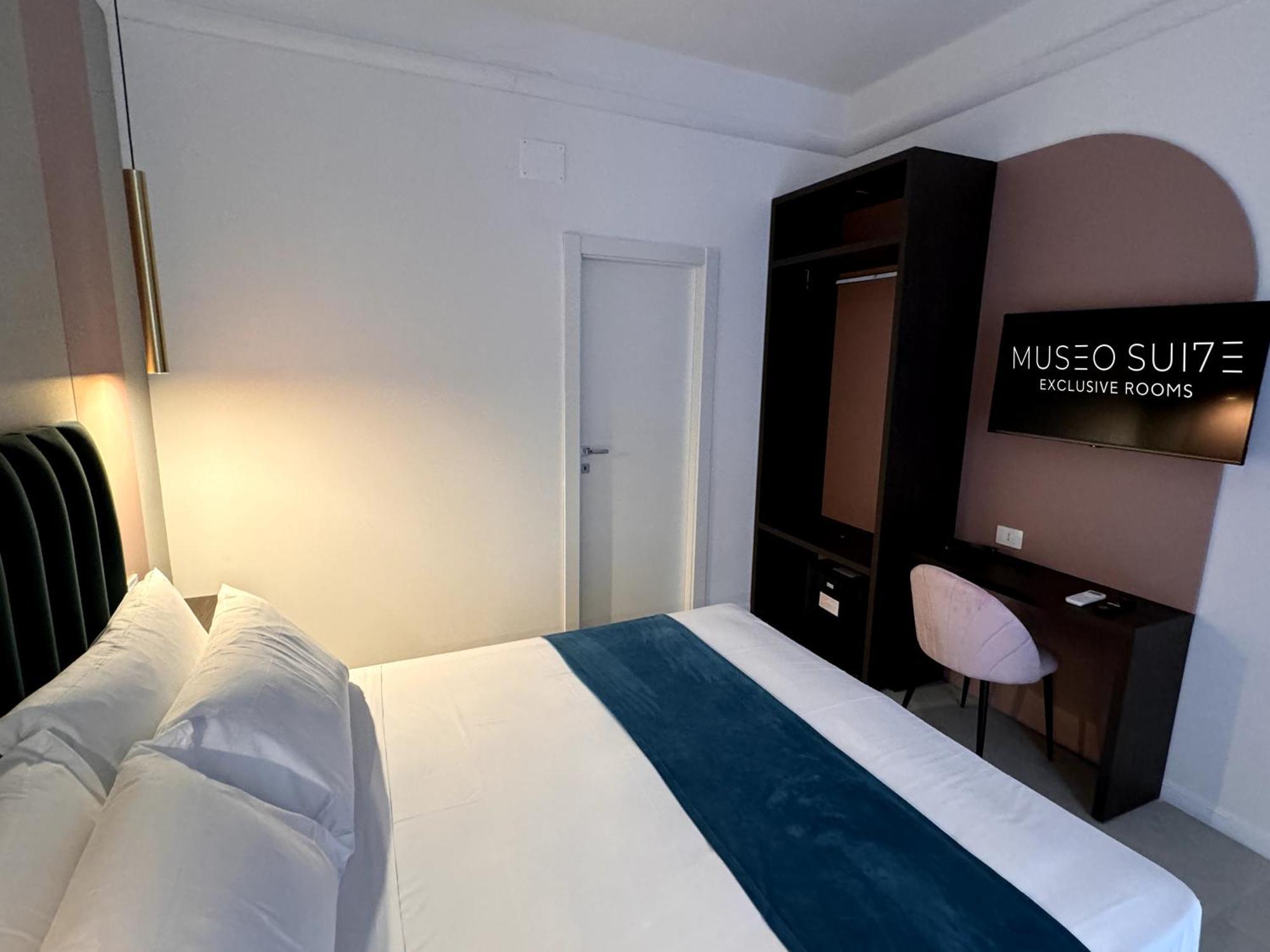 Hotiday Room Collection - Napoli Museo Suite Luaran gambar
