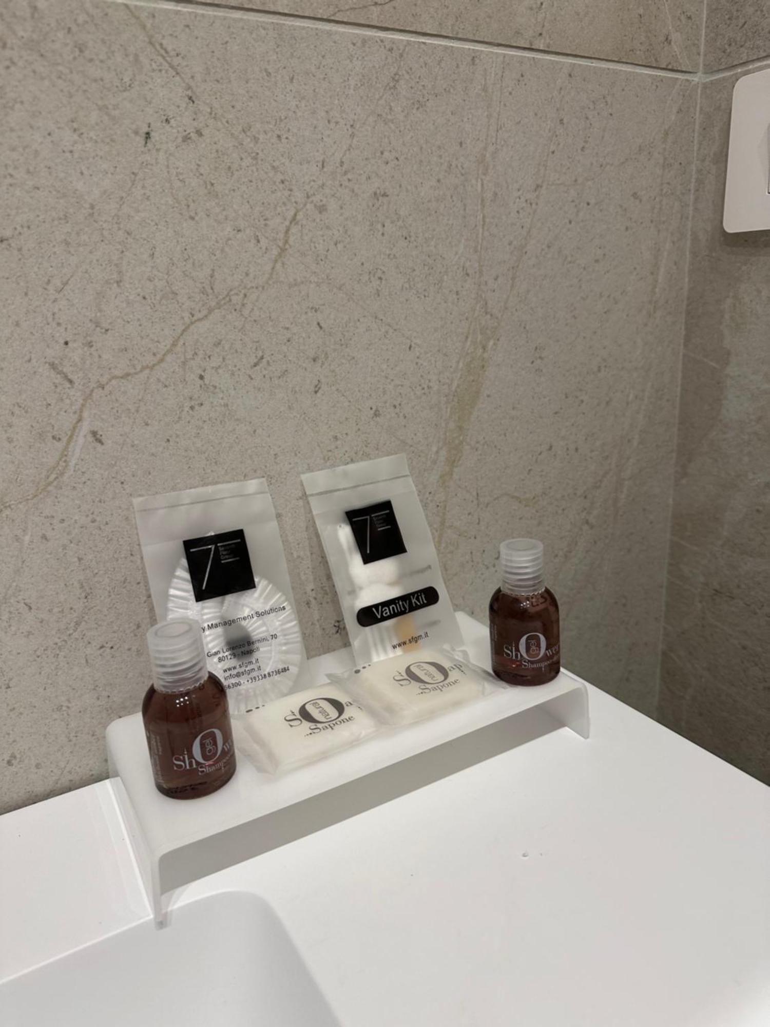 Hotiday Room Collection - Napoli Museo Suite Luaran gambar