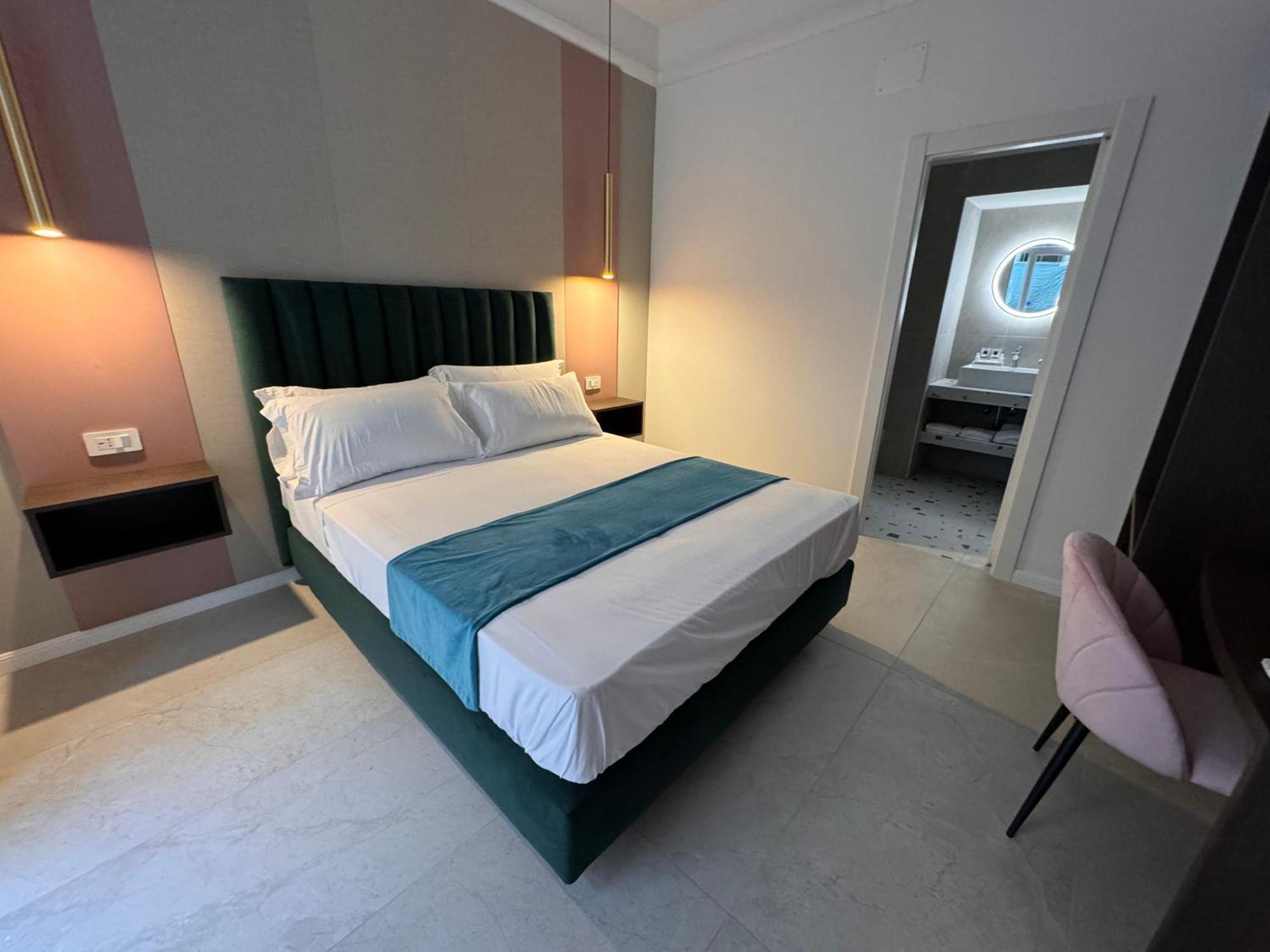Hotiday Room Collection - Napoli Museo Suite Luaran gambar
