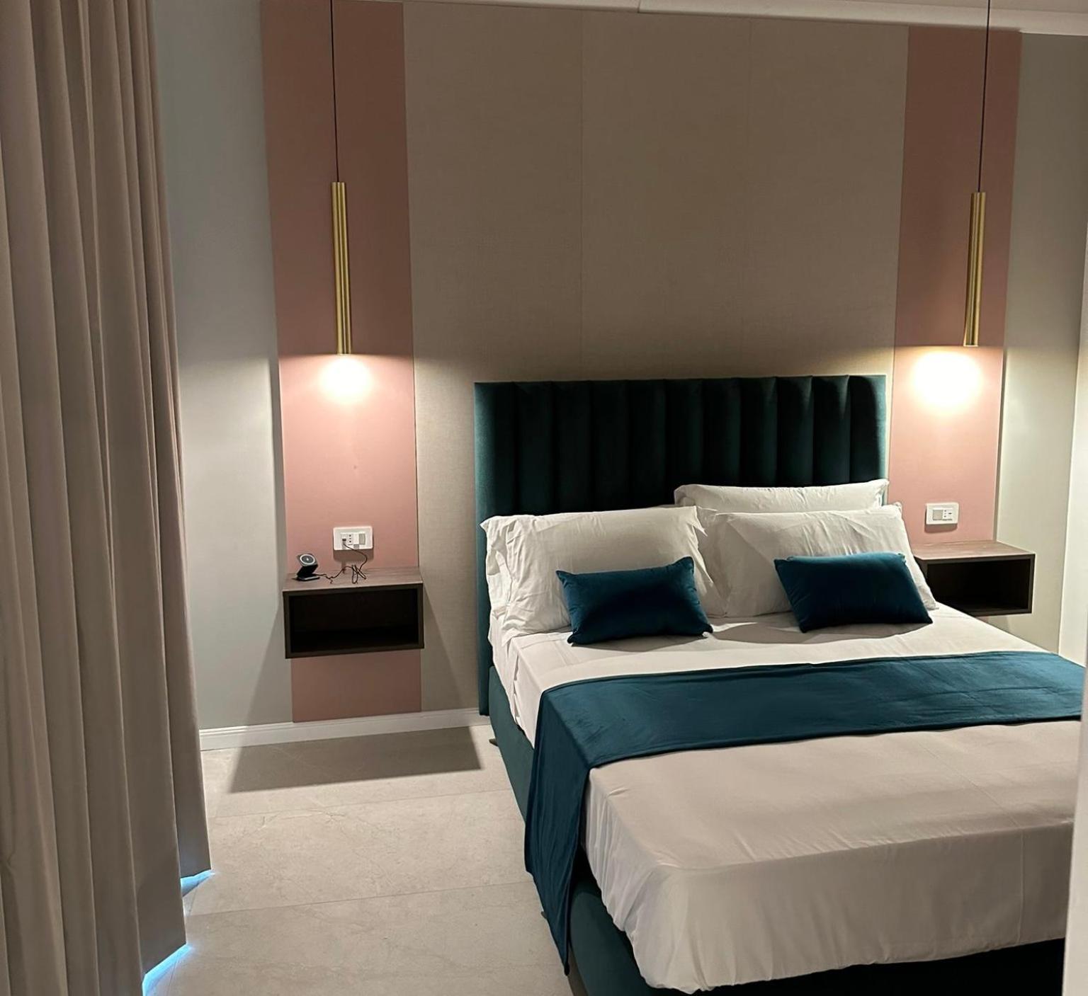 Hotiday Room Collection - Napoli Museo Suite Luaran gambar