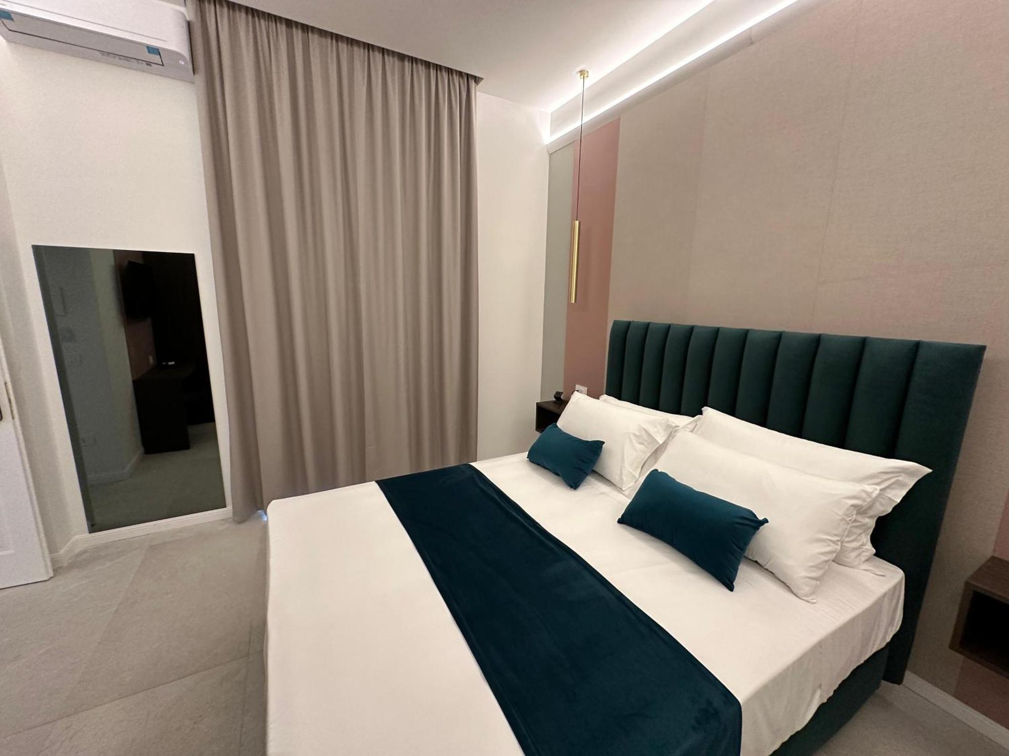 Hotiday Room Collection - Napoli Museo Suite Luaran gambar