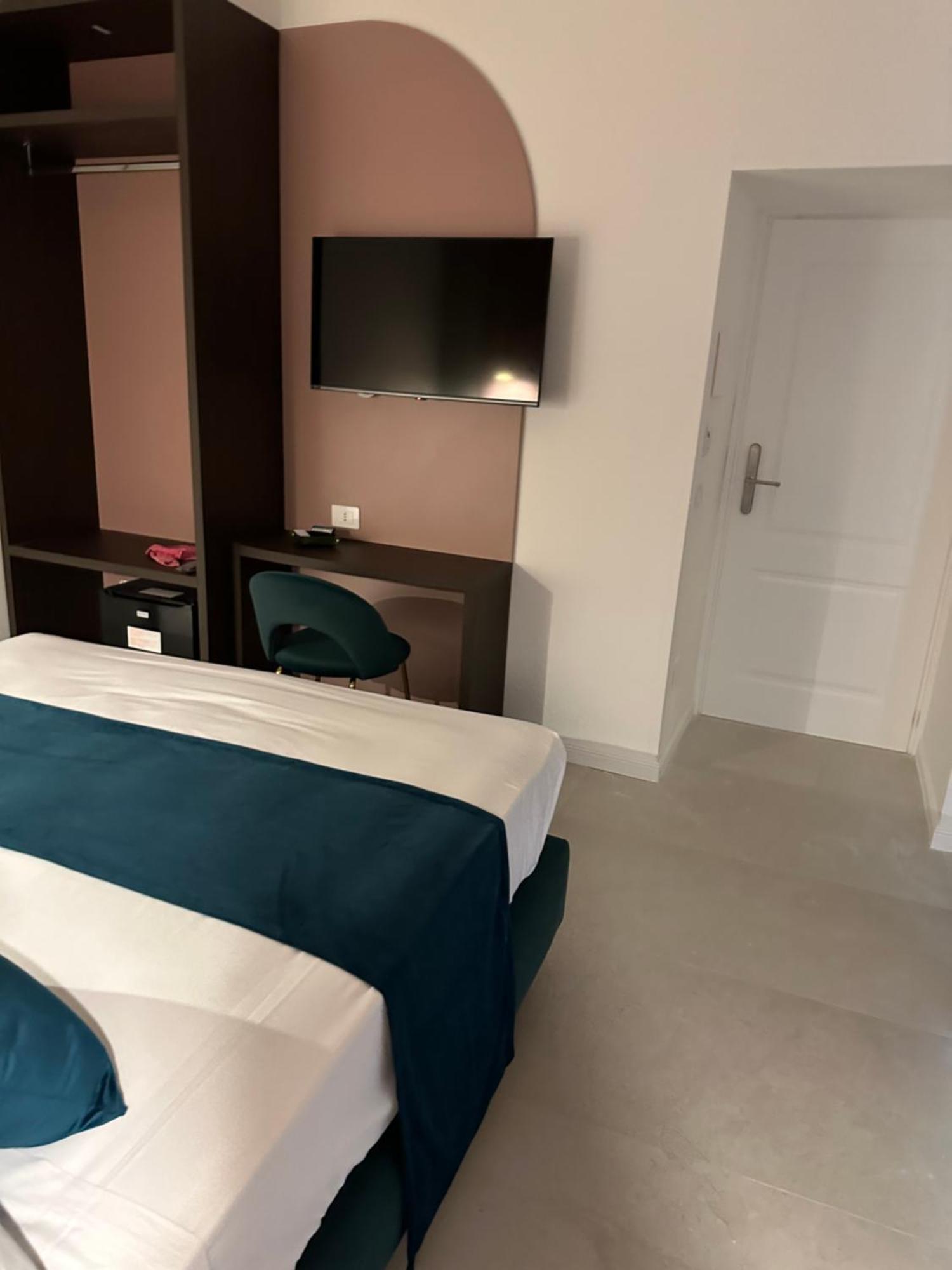 Hotiday Room Collection - Napoli Museo Suite Luaran gambar