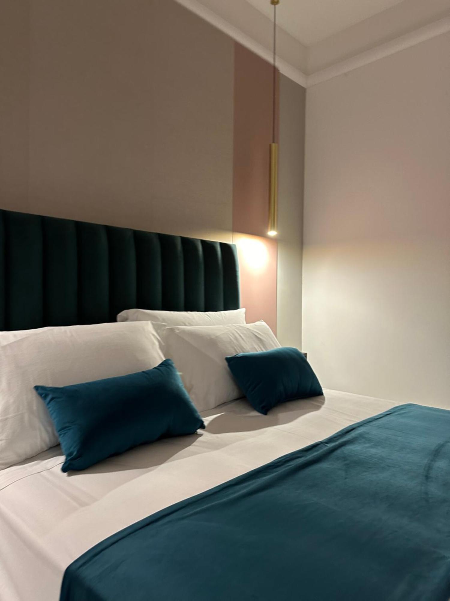 Hotiday Room Collection - Napoli Museo Suite Luaran gambar