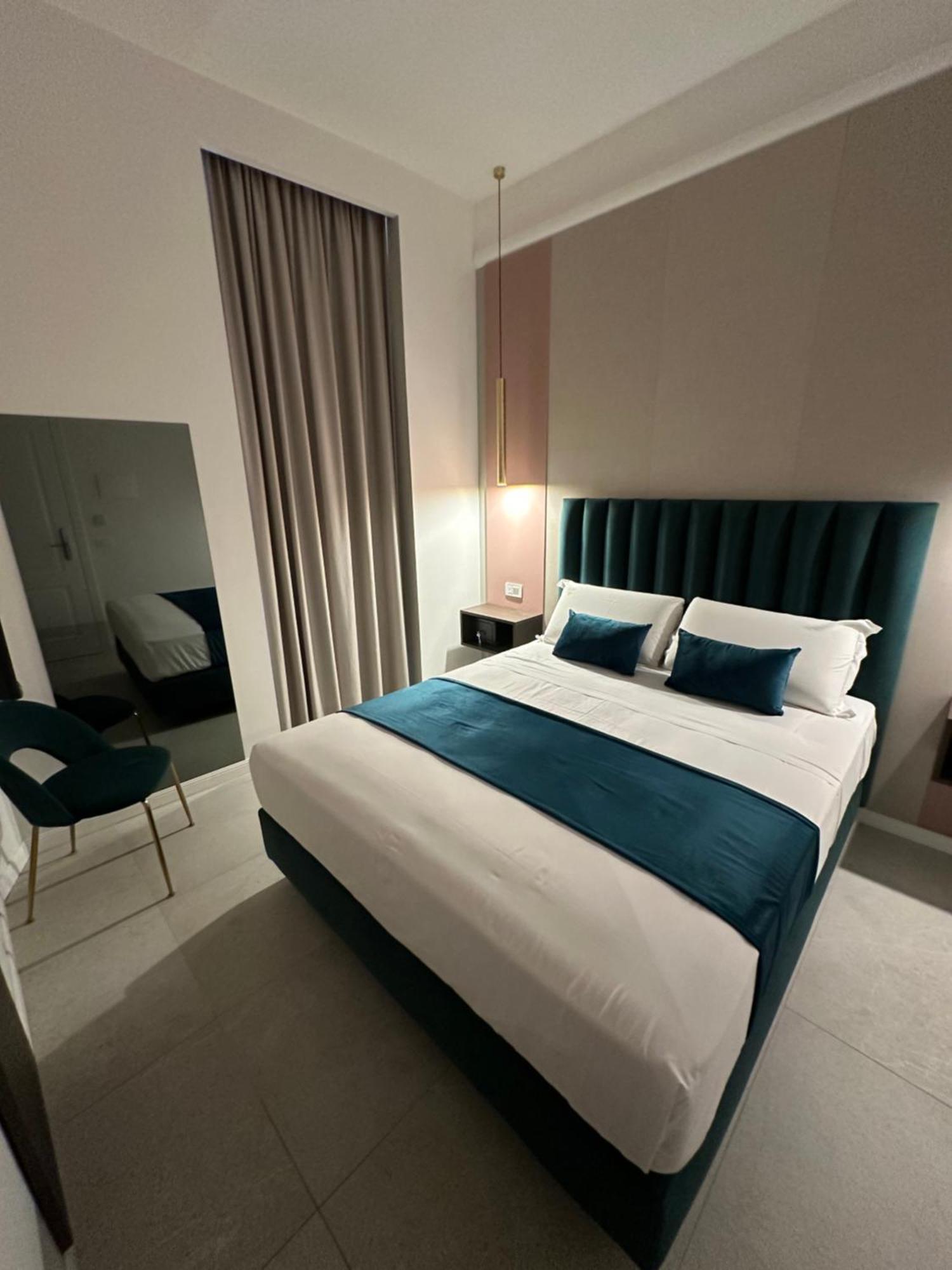 Hotiday Room Collection - Napoli Museo Suite Luaran gambar