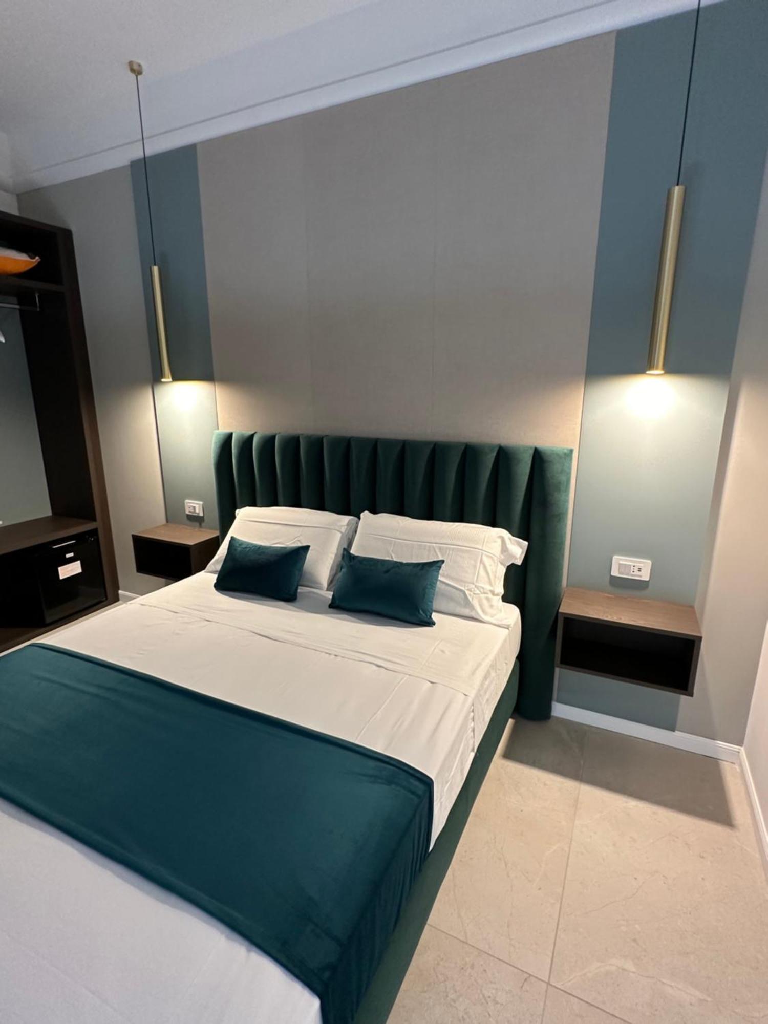 Hotiday Room Collection - Napoli Museo Suite Luaran gambar