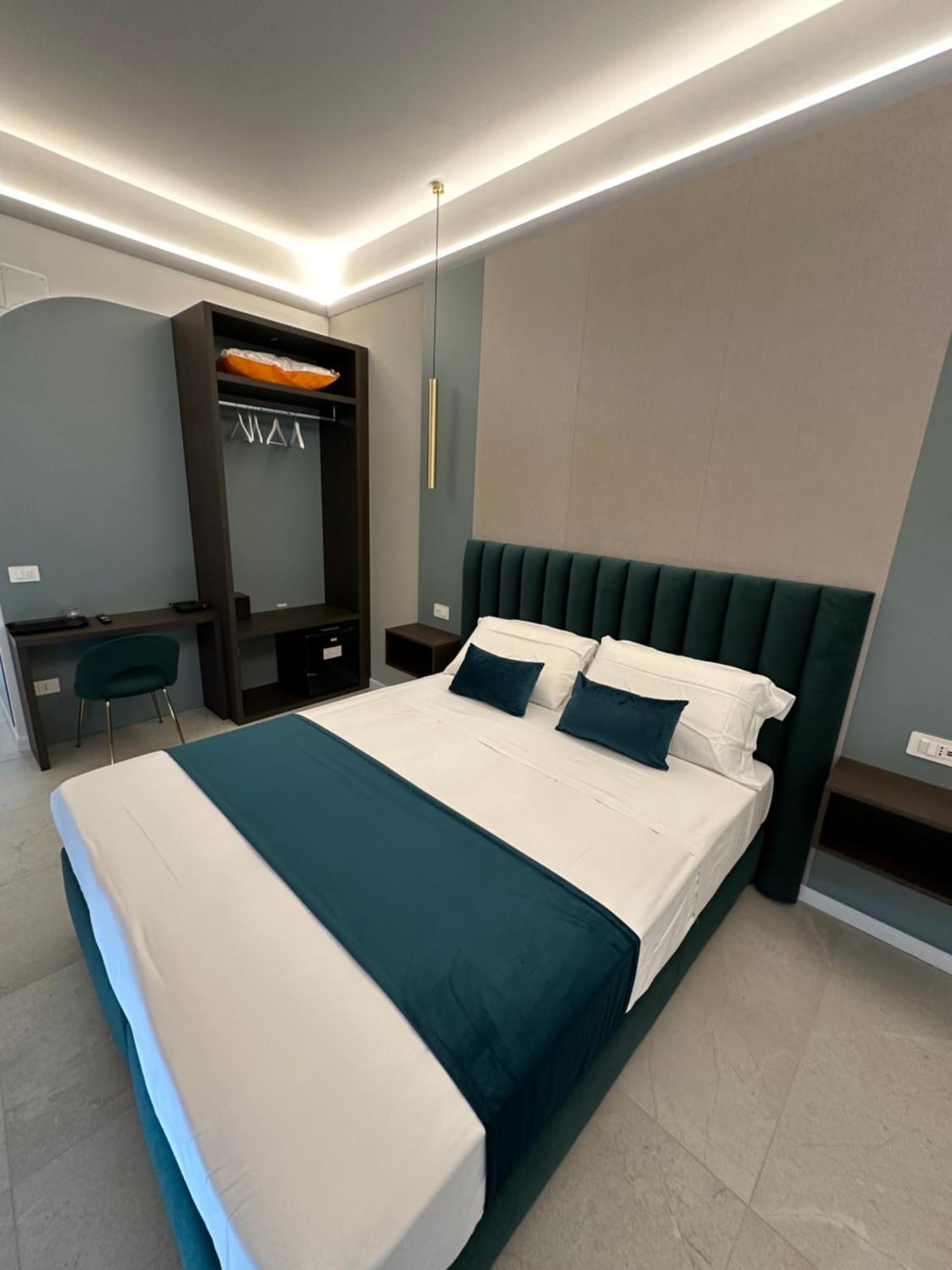 Hotiday Room Collection - Napoli Museo Suite Luaran gambar