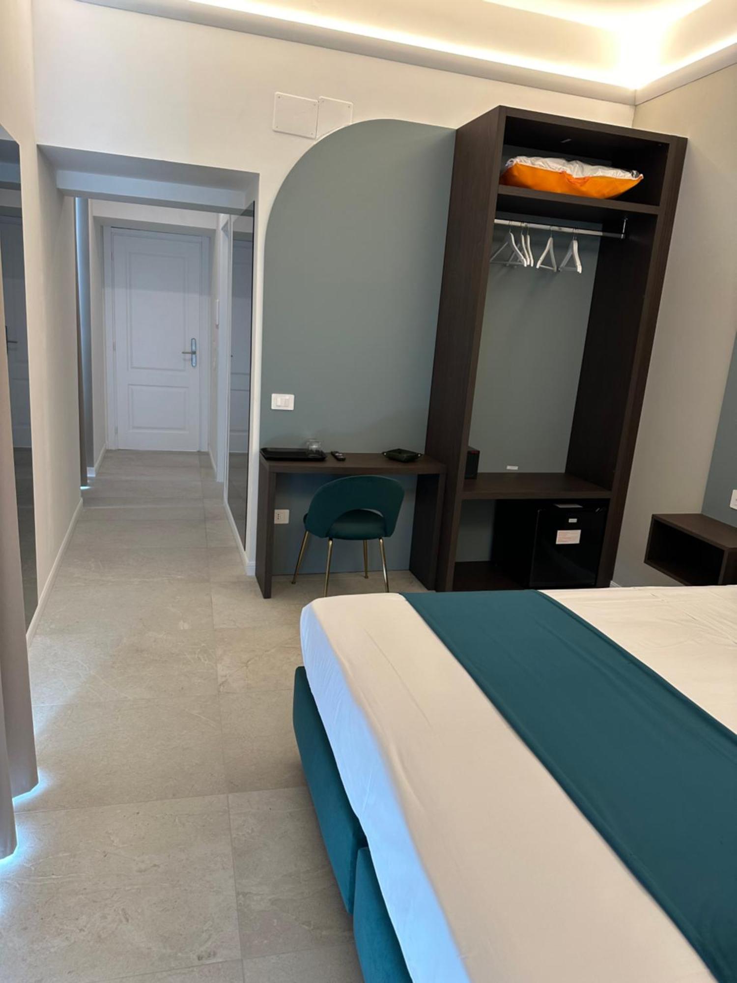 Hotiday Room Collection - Napoli Museo Suite Luaran gambar