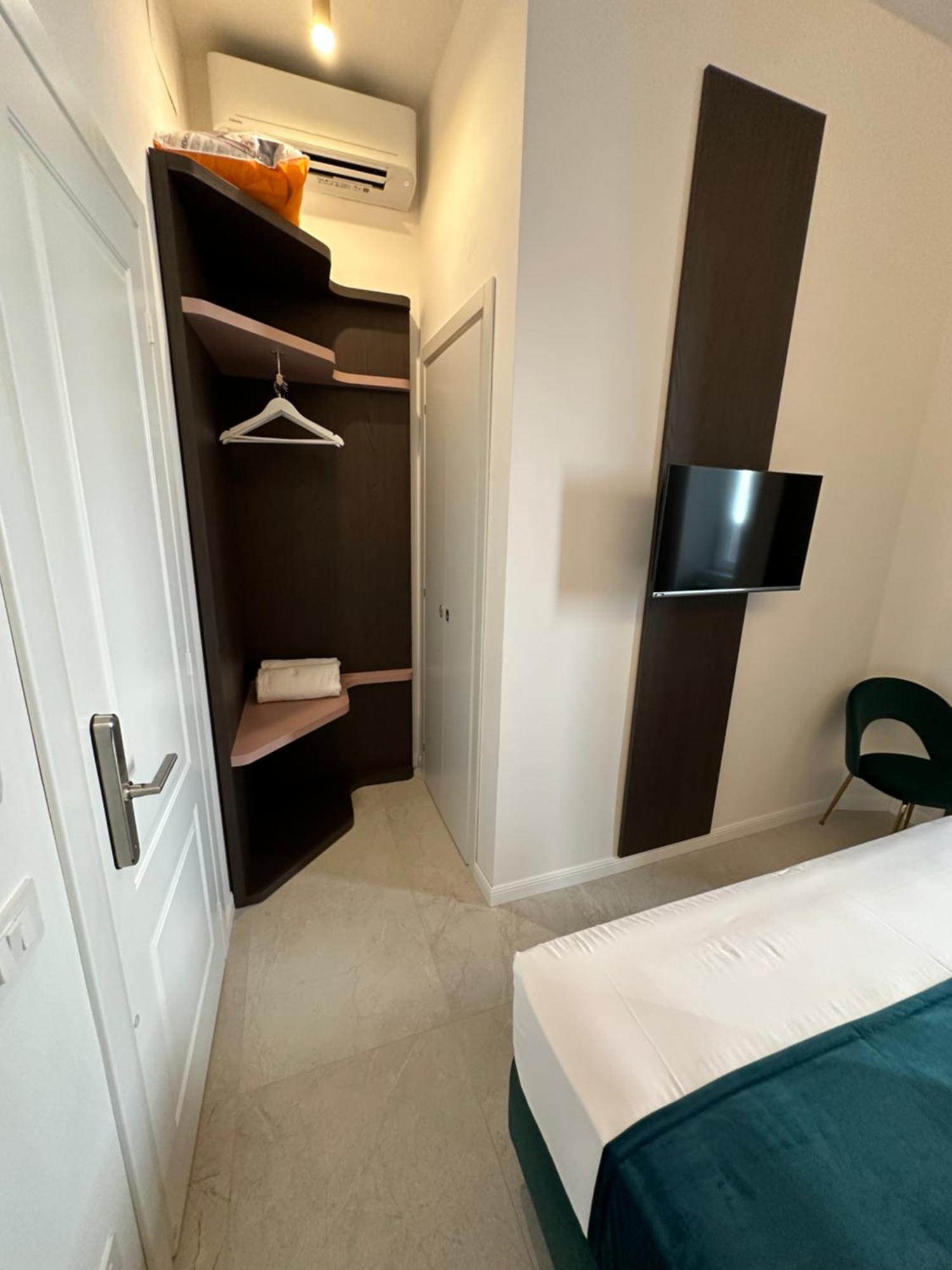 Hotiday Room Collection - Napoli Museo Suite Luaran gambar