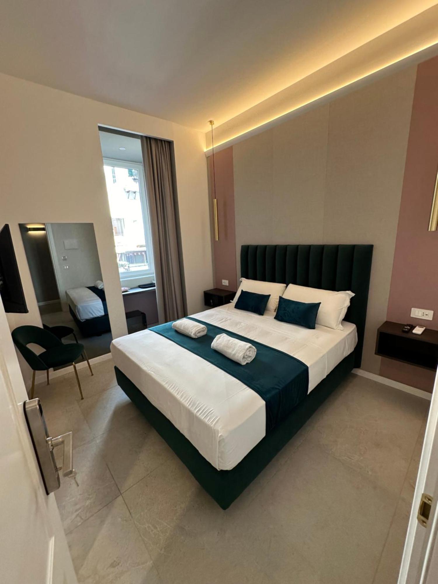 Hotiday Room Collection - Napoli Museo Suite Luaran gambar